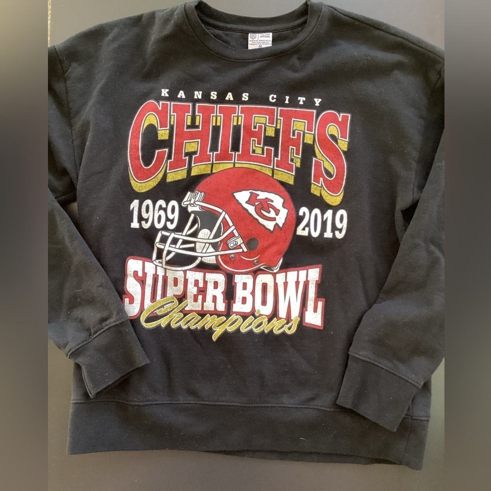 Kansas City Chiefs NFL Team apparel crew neck sweatshirt -SZ M